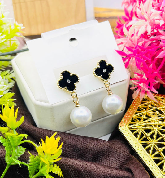 Fancy Beautiful LV Pearl Studs for Her – Elegant and Stylish Luxury Earrings