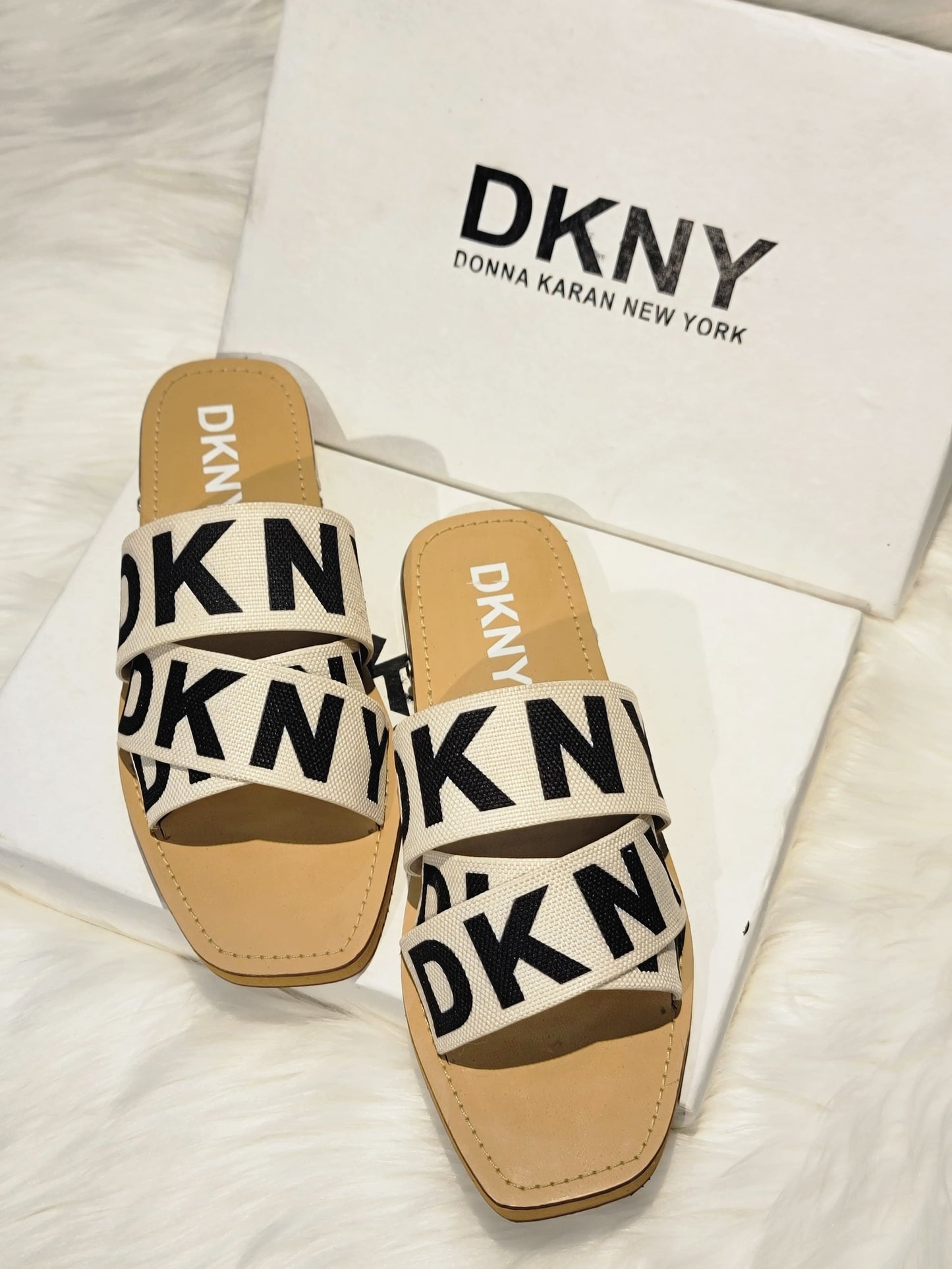 DKNY Women's Slippers - Cozy & Stylish Footwear for Everyday Comfort