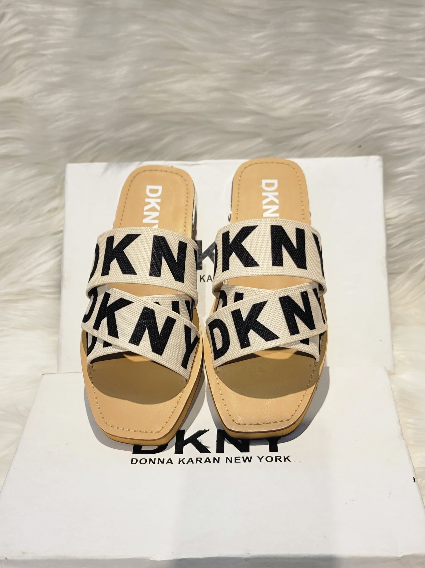 DKNY Women's Slippers - Cozy & Stylish Footwear for Everyday Comfort