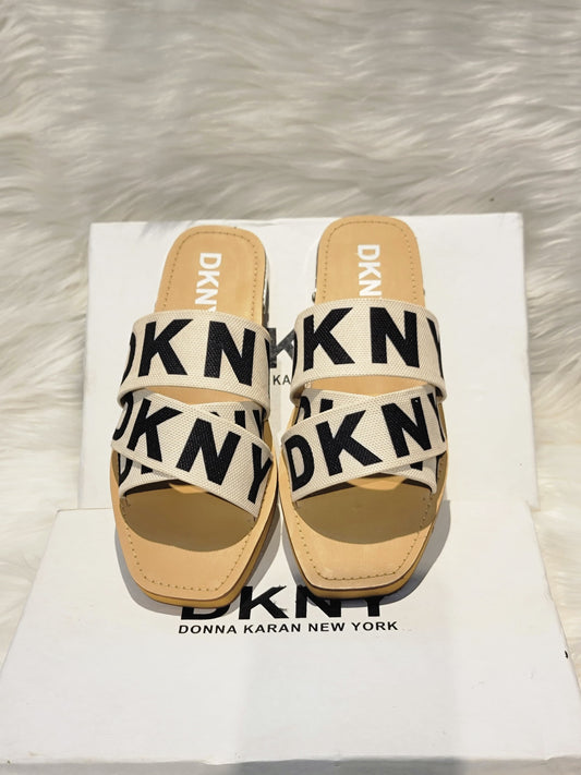 DKNY Women's Slippers - Cozy & Stylish Footwear for Everyday Comfort