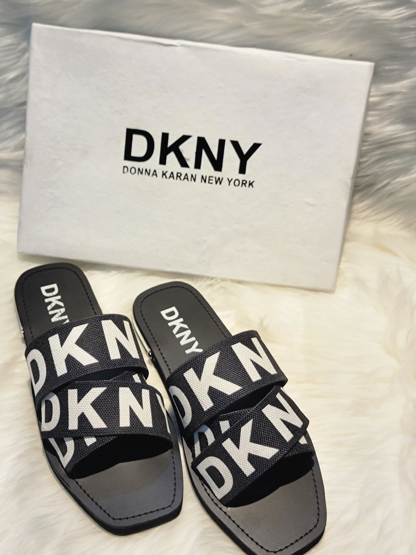 DKNY Women's Slippers - Cozy & Stylish Footwear for Everyday Comfort