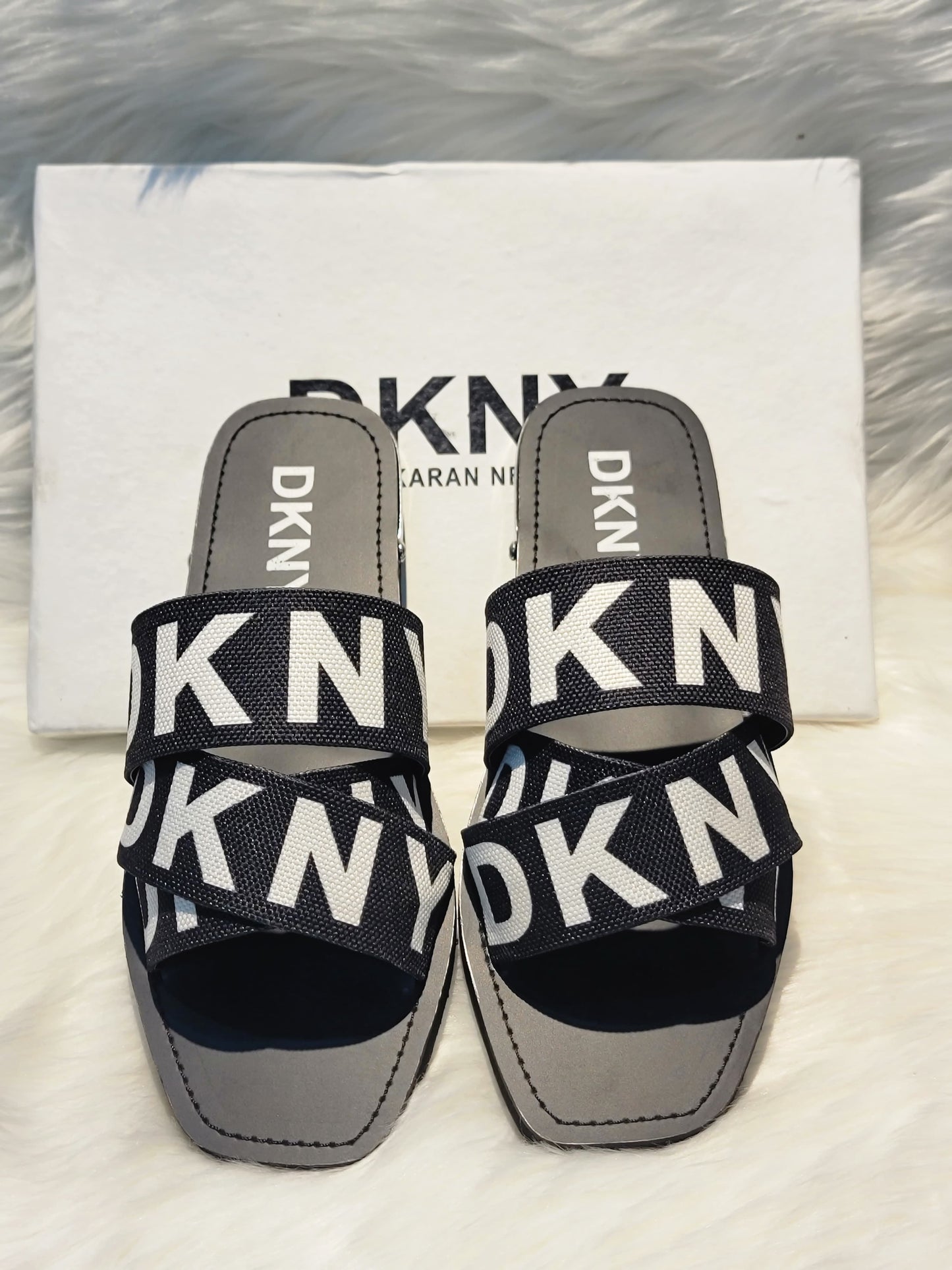 DKNY Women's Slippers - Cozy & Stylish Footwear for Everyday Comfort